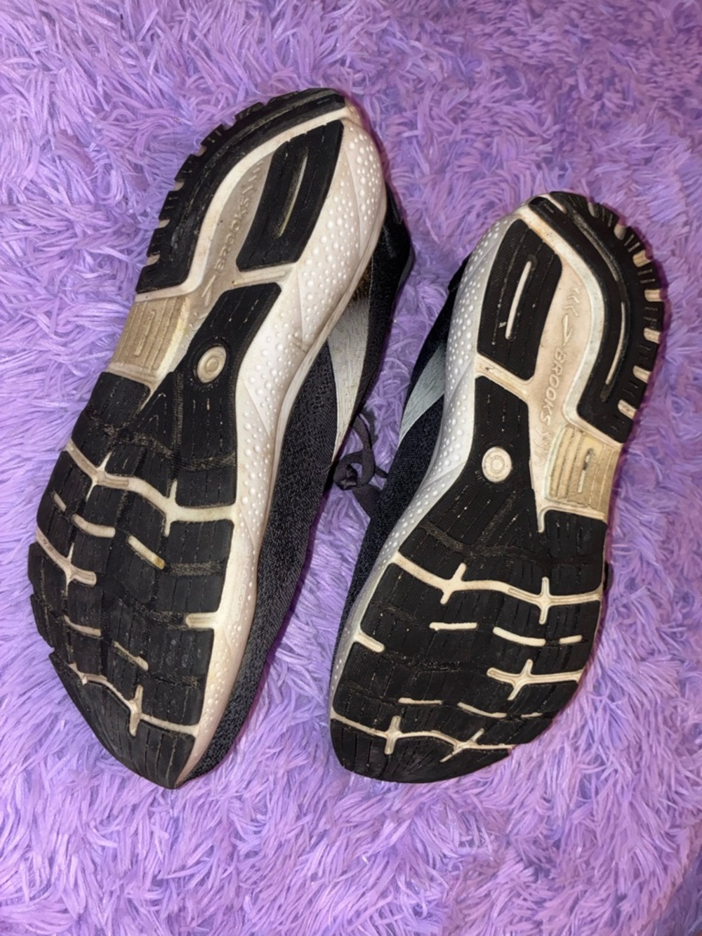 Brooks Ghost Black White Cushioned Mesh Low Top Running Sneakers - Picture 3 of 6